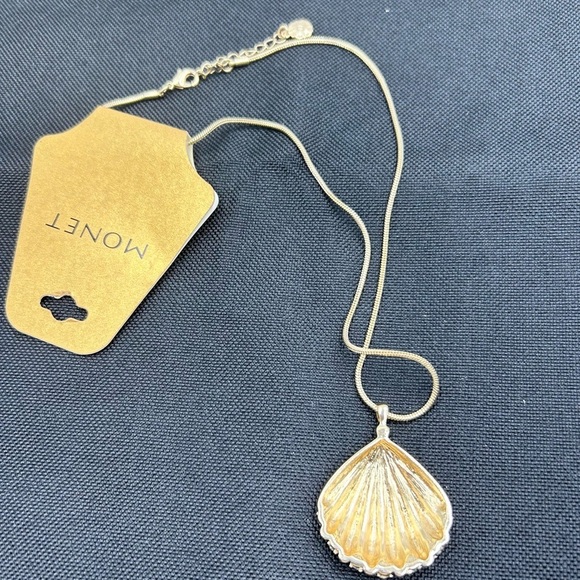 NWT Monet GOLD TONE SHELL PENDANT - Picture 7 of 7